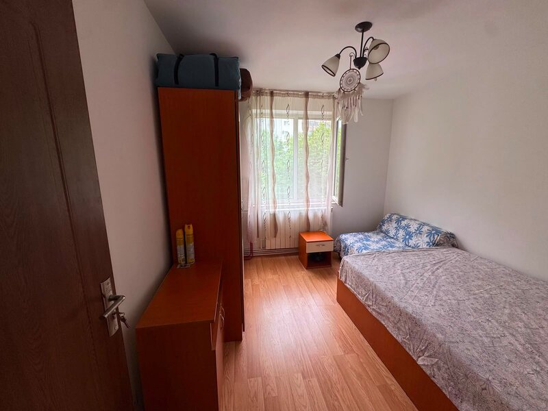 Titan, C. Georgian apartament 3 camere de vanzare 2 bai centrala proprie